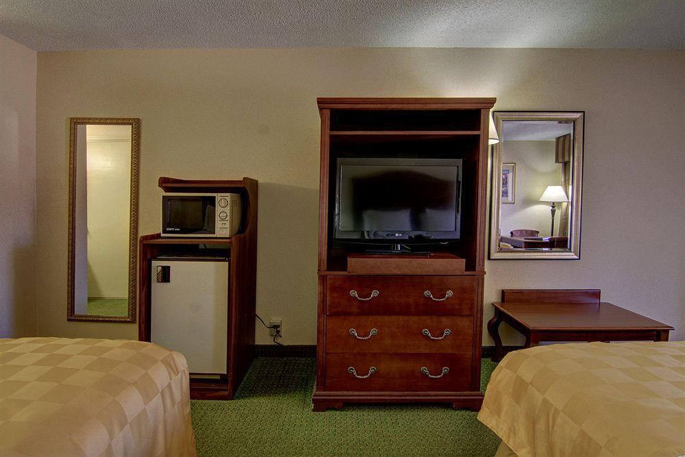 Econo Lodge Inn & Suites Griffin Room photo