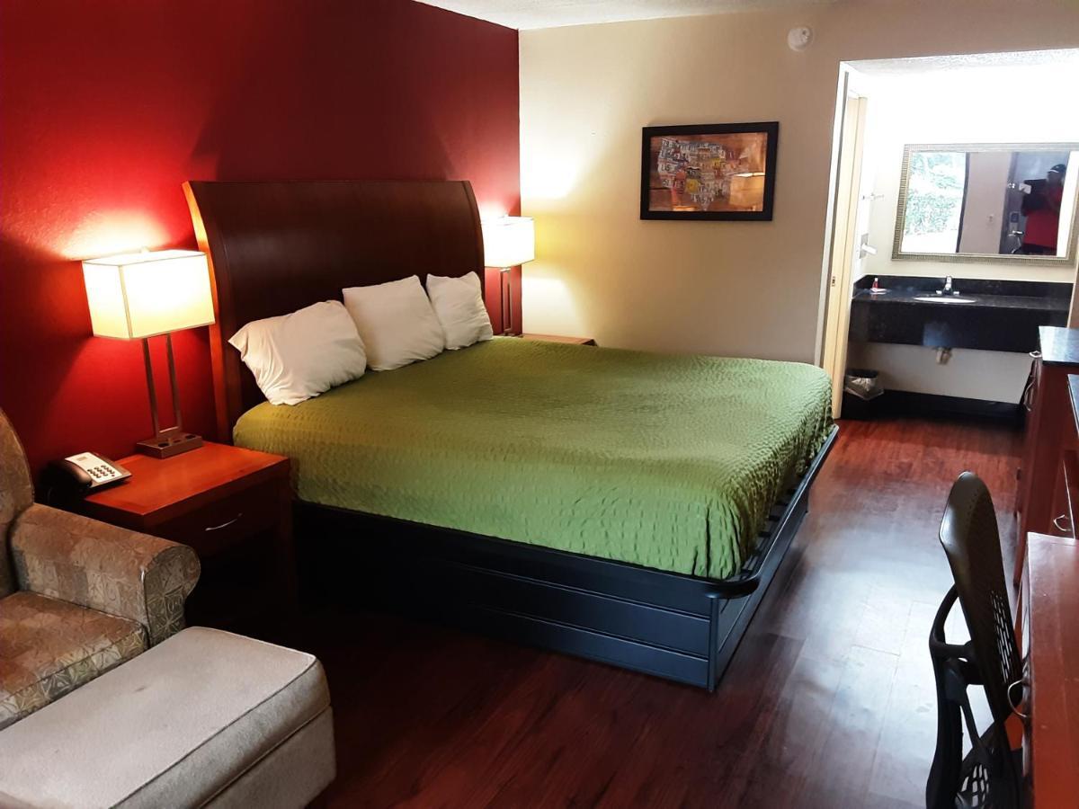 Econo Lodge Inn & Suites Griffin Exterior photo